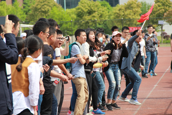 1493022727909044746.jpg 涓洪�鎵嬩滑鍛愬枈鍔╁▉鐨勫暒鍟﹂槦.jpg