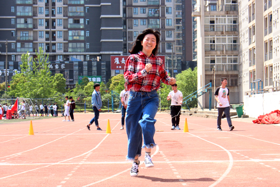 1493023521107090774.jpg 杩愬姩鐙備汉.jpg