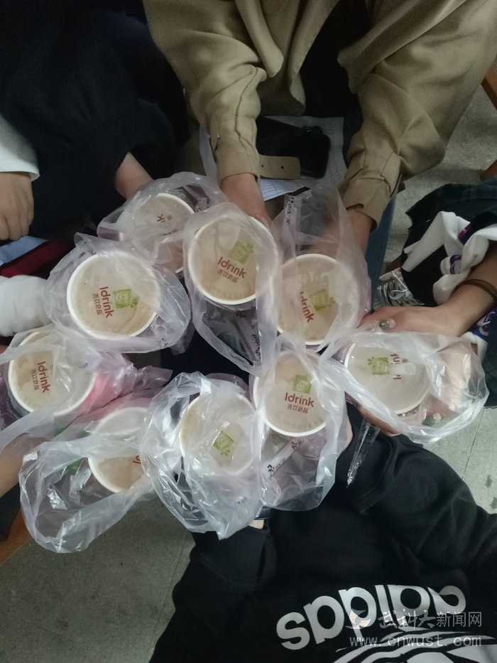 1491813760197083723.jpg 18 杩欐娲诲姩鐨勭粍缁囦汉缁欎笂鍗堝�鐝殑蹇楁効鑰呴�鏉ョ儹楗�.jpg