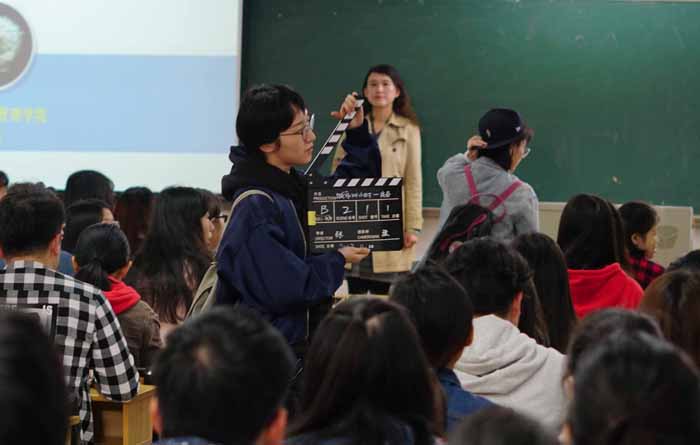 1510558044122058667.jpg 鍦ㄦ暀瀹よ繘琛屾媿鎽�(1).jpg