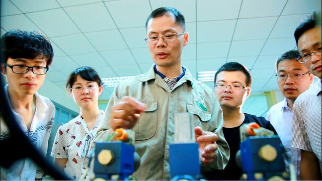 武科大陈新元教授获评2017年湖北十佳师德标兵”