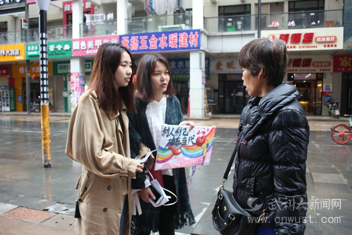1491813508975028876.jpg 11 涓ゅ悕蹇楁効鑰呬笂琛楀浼犫�褰╄櫣妗モ�鍏泭娲诲姩.jpg
