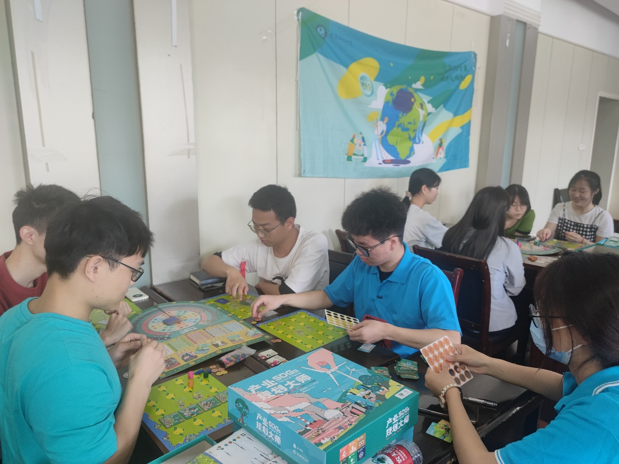 武汉科技大学资源与环境工程学院举办桌游科普活动:以桌游形式传达双碳理念